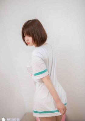 不扣钮的女孩在线